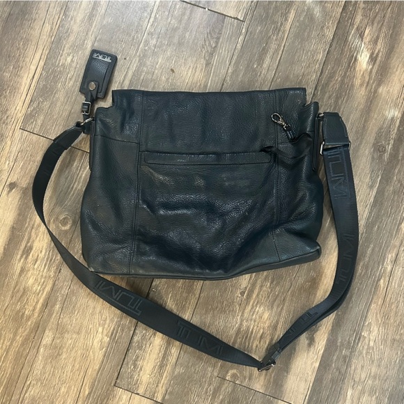 TUMI Unisex Blue Leather Crossbody Messenger Bag Medium Size - Picture 6 of 6